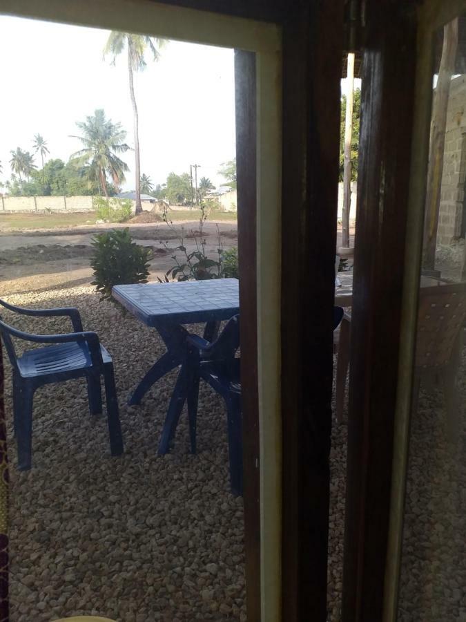 Malik Villa-matemwe And Restaurant 2*