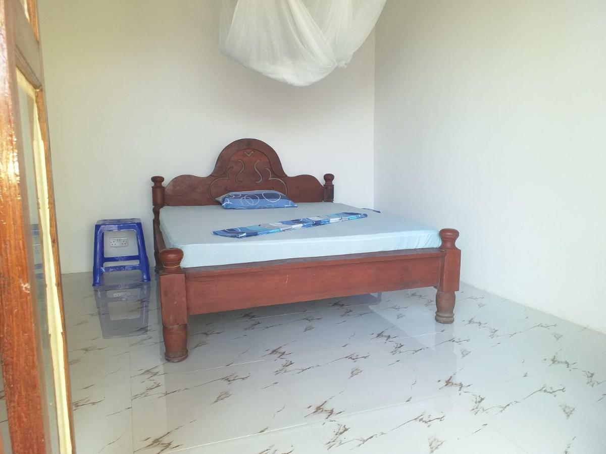 Malik Villa-matemwe And Restaurant 2*